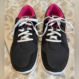 NWOT Nike girls 5.5 Y black and pink athletic shoes